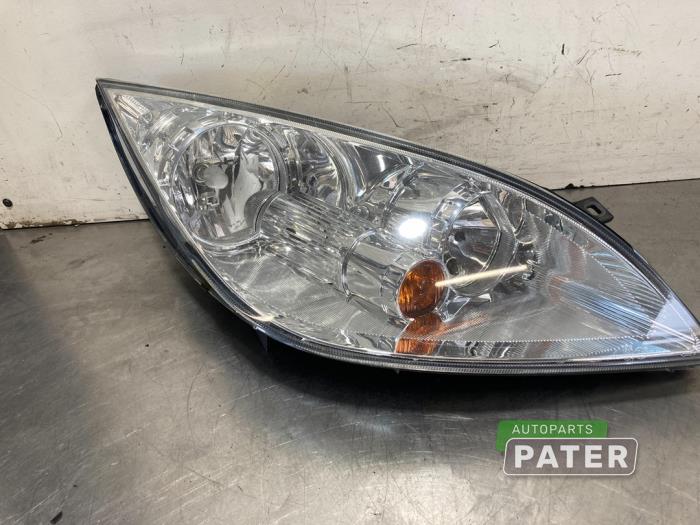 Używane Reflektor prawy Mitsubishi Colt (Z2/Z3) 1.3 16V Cena € 21,00 Procedura marży oferowane przez Autoparts Pater
