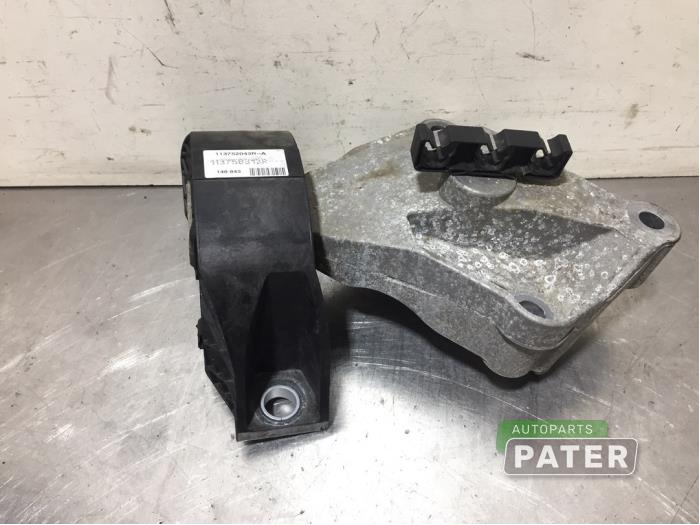 Usagé Support moteur Renault Clio IV Estate/Grandtour (7R) 0.9 Energy TCE 12V Prix € 21,00 Règlement à la marge proposé par Autoparts Pater
