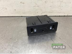 Used AUX / USB connection Renault Espace (RFCJ) 1.8 Energy Tce 225 EDC Price € 26,25 Margin scheme offered by Autoparts Pater