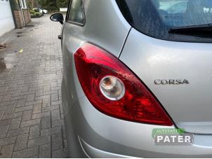 Używane Tylne swiatlo pozycyjne lewe Opel Corsa D 1.2 ecoFLEX Cena € 26,25 Procedura marży oferowane przez Autoparts Pater