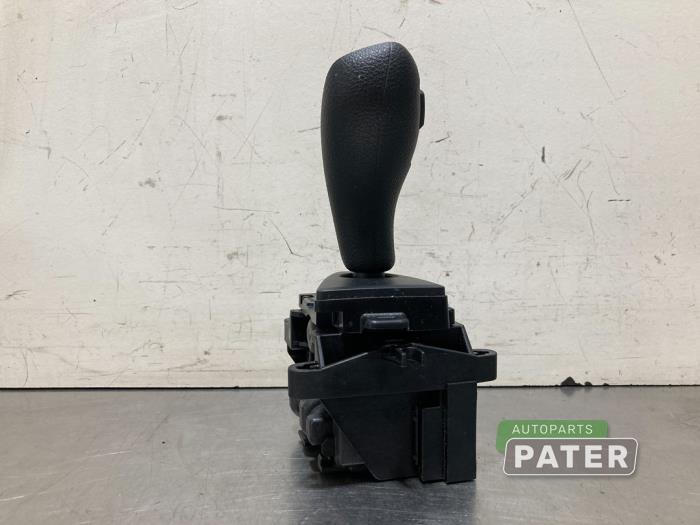 Automatic gear selector from a BMW 1 serie (F20) 116d 1.5 12V TwinPower 2018