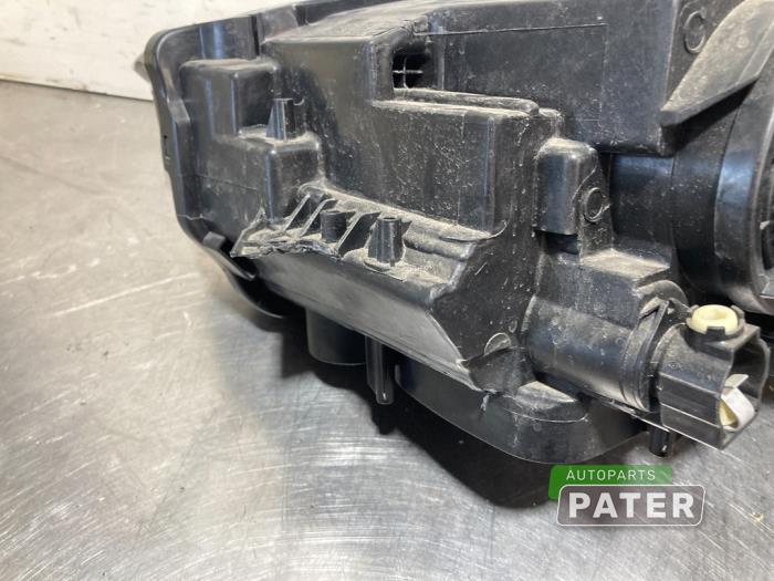 Headlight, right Opel Crossland X/Crossland 1.2 Turbo 12V 