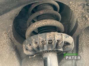 Used Front shock absorber rod, right Mercedes Vito Tourer (447.7) 1.6 109 CDI 16V Price € 254,10 Inclusive VAT offered by Autoparts Pater