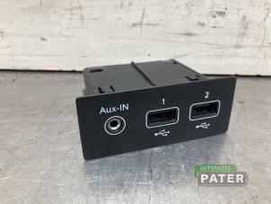 Używane Zlacze AUX/USB Renault Clio V (RJAB) 1.0 TCe 100 12V Cena € 42,00 Procedura marży oferowane przez Autoparts Pater
