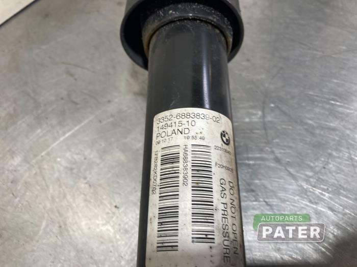 Rear shock absorber, left from a BMW 1 serie (F20) 116d 1.5 12V TwinPower 2018