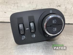 Usados Interruptor de luz Opel Corsa D 1.3 CDTi 16V ecoFLEX Precio € 21,00 Norma de margen ofrecido por Autoparts Pater