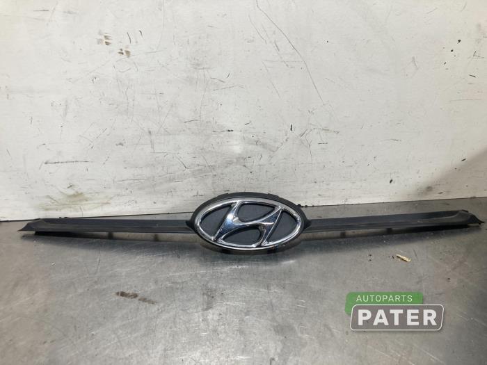 Begagnade Emblem Hyundai i10 (B5) 1.0 12V Pris € 21,00 Marginaltabell erbjuds av Autoparts Pater