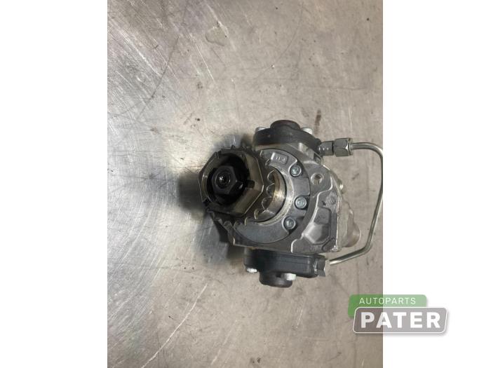 Mechanical fuel pump from a Opel Astra K Sports Tourer 1.6 CDTI 136 16V 2016