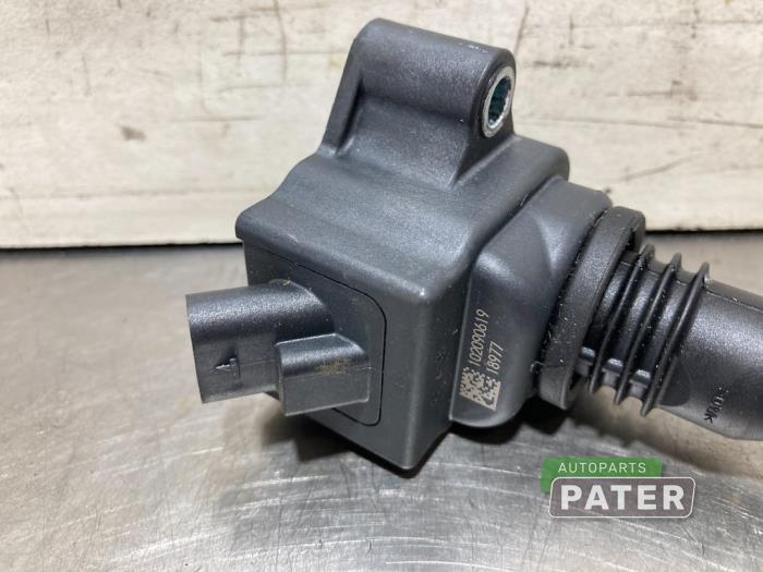 Ignition coil from a MINI Clubman (F54) 1.5 One 12V 2019