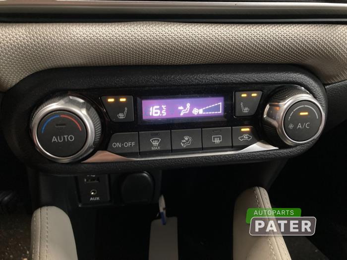 Panel de control de calefacción de un Nissan Micra (K14) 0.9 IG-T 12V 2018