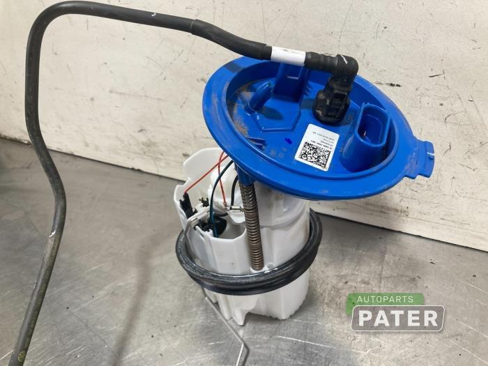 Electric fuel pump from a Volkswagen T-Roc 1.5 TSI Evo BMT 16V 2020