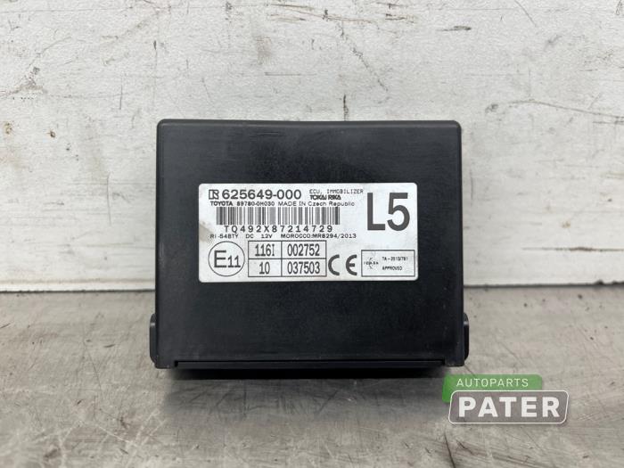 Używane Modul immobilizera Toyota Aygo (B40) 1.0 12V VVT-i Cena € 31,50 Procedura marży oferowane przez Autoparts Pater