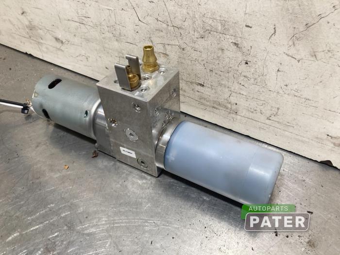 Tailgate motor Opel Insignia Sports Tourer 2.0 CDTI 16V 130 ecoFLEX 13279362 OPEL