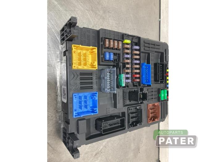 Fuse box Peugeot 3008 II 1.2 12V eTHP PureTech 130 9830805680 DELPHI