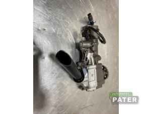 Used Oil pump Mercedes A (W176) 1.8 A-180 CDI 16V Autom. Price € 183,75 Margin scheme offered by Autoparts Pater
