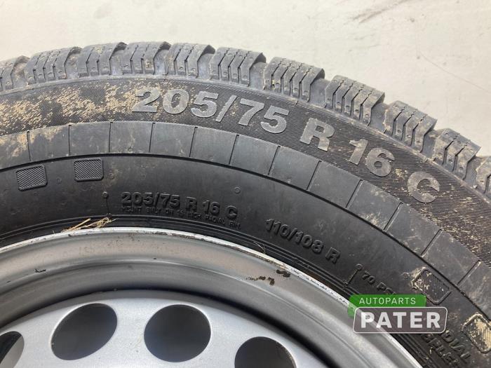 Felge + Reifen van een Mercedes-Benz Sprinter 3t (906.61) 210 CDI 16V 2013