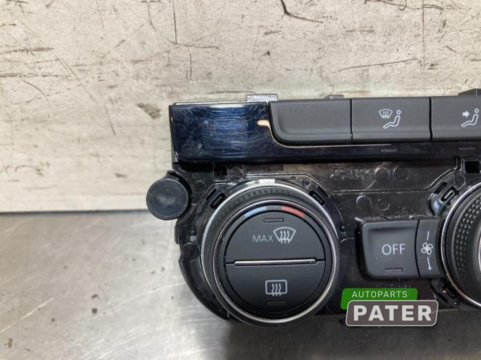 Heater control panel from a Volkswagen T-Roc 1.5 TSI Evo BMT 16V 2020