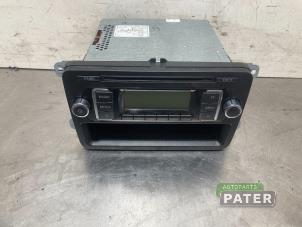Used Radio CD player Volkswagen Polo V (6R) 1.2 TDI 12V BlueMotion Price € 52,50 Margin scheme offered by Autoparts Pater
