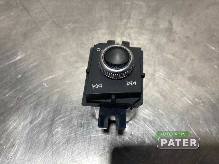 Usados Interruptor Audi A5 Sportback (F5A/F5F) 2.0 40 TFSI Mild Hybrid 16V Precio € 10,50 Norma de margen ofrecido por Autoparts Pater