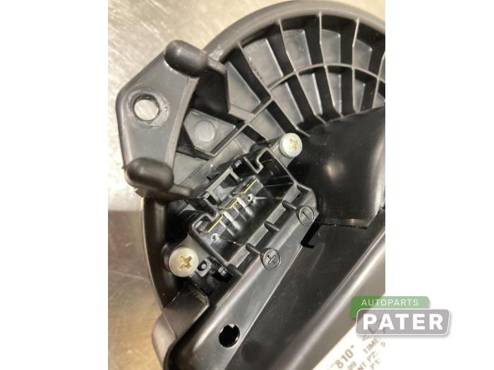 Heating and ventilation fan motor from a Toyota Avensis Wagon (T27) 1.8 16V VVT-i 2009