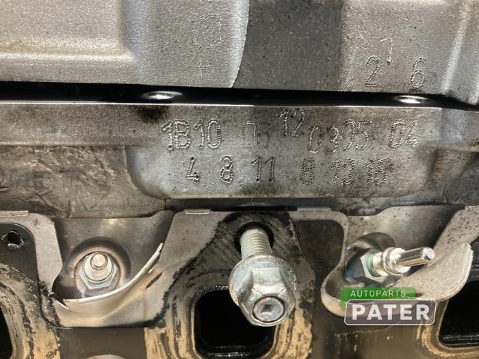 Cylinder head from a Opel Combo 1.3 CDTI 16V 2018