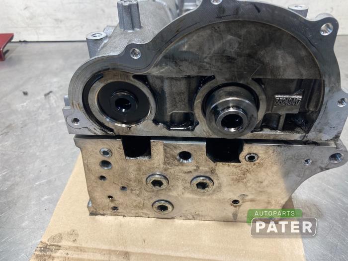 Cylinder head from a Opel Combo 1.3 CDTI 16V 2018
