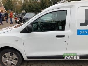 Used Door 2-door, left Dacia Dokker Express (8S) 1.5 dCi 90 Price € 508,20 Inclusive VAT offered by Autoparts Pater