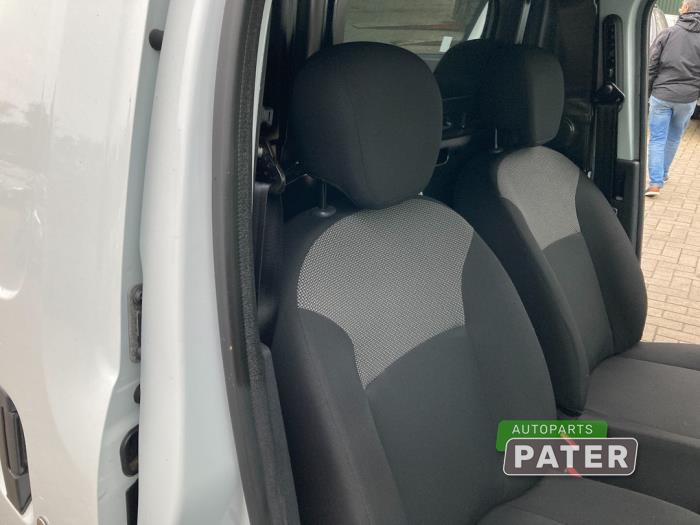 Seat, right from a Dacia Dokker Express (8S) 1.5 dCi 90 2019