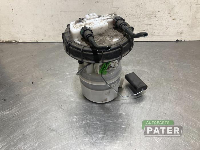Used Petrol pump Nissan Note (E11) 1.6 16V Price € 21,00 Margin scheme offered by Autoparts Pater