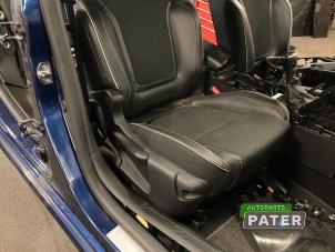 Używane Fotel prawy Renault Megane IV Estate (RFBK) 1.3 TCE 160 16V Cena € 157,50 Procedura marży oferowane przez Autoparts Pater