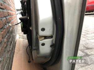 Używane Mechanizm blokady drzwi prawych przednich wersja 4-drzwiowa Mazda 6 Sportbreak (GY19/89) 2.0 CiDT 16V Cena € 21,00 Procedura marży oferowane przez Autoparts Pater
