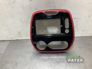 Used Dashboard part Renault Captur (2R) 1.2 TCE 16V EDC Price € 52,50 Margin scheme offered by Autoparts Pater