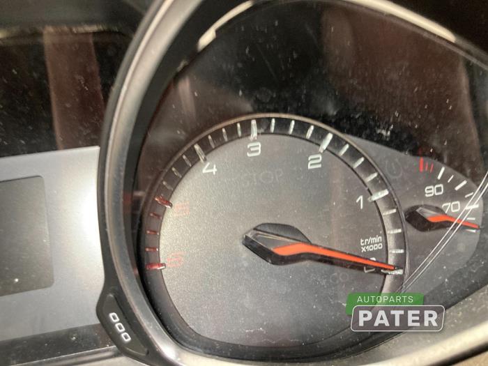 Odometer KM from a Peugeot 308 SW (L4/L9/LC/LJ/LR) 1.6 BlueHDi 120 2015