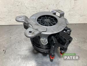Used Fuel filter housing Mercedes Vito (447.6) 2.0 116 CDI 16V Price € 95,29 Inclusive VAT offered by Autoparts Pater