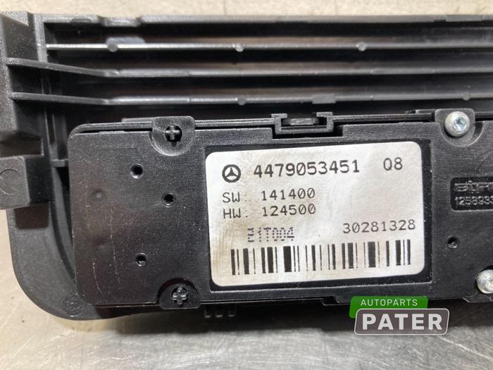 Panic lighting switch from a Mercedes-Benz Vito (447.6) 2.0 116 CDI 16V 2021