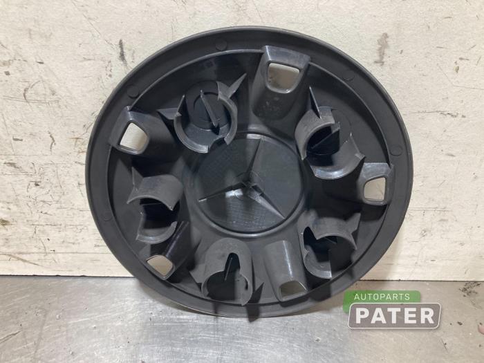 Wheel cover (spare) from a Mercedes-Benz Vito (447.6) 2.0 116 CDI 16V 2021