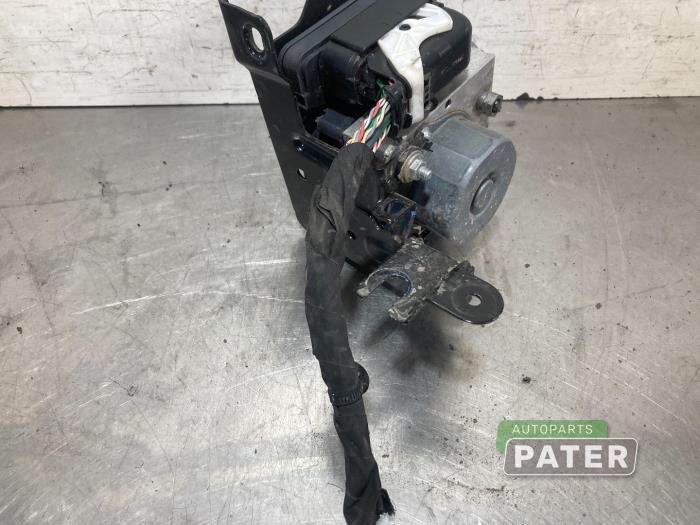 Używane Pompa ABS Peugeot 308 SW (L4/L9/LC/LJ/LR) 1.6 BlueHDi 120 Cena € 47,25 Procedura marży oferowane przez Autoparts Pater