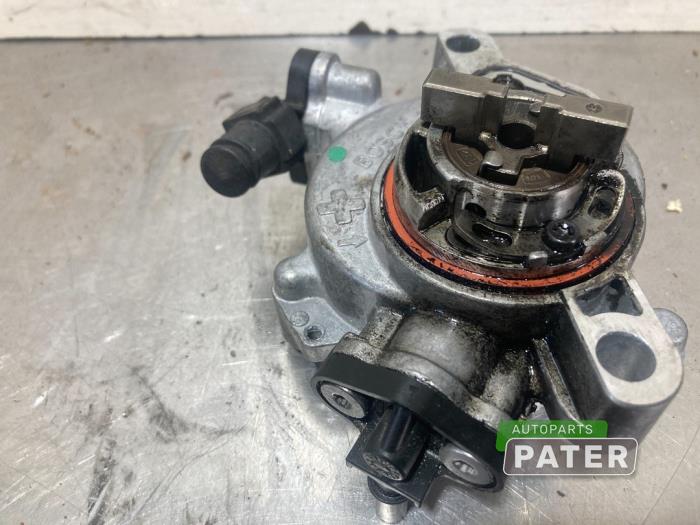 Vacuum pump (petrol) from a Ford Focus 4 Wagon 1.5 EcoBlue 120 2019