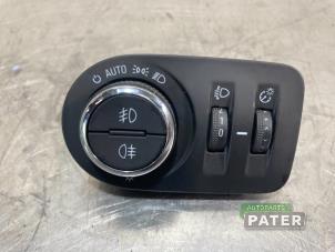 Usados Interruptor de luz Opel Corsa E 1.0 SIDI Turbo 12V Precio € 21,00 Norma de margen ofrecido por Autoparts Pater