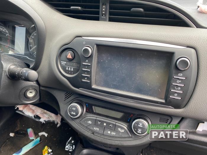 Radio de un Toyota Yaris III (P13) 1.5 16V Dual VVT-iE 2019
