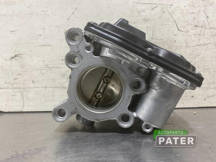 Drosselklappengehäuse van een Ford Focus 4 Wagon 1.0 Ti-VCT EcoBoost 12V 125 2020