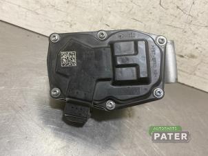 Drosselklappengehäuse van een Ford Focus 4 Wagon 1.0 Ti-VCT EcoBoost 12V 125 2020