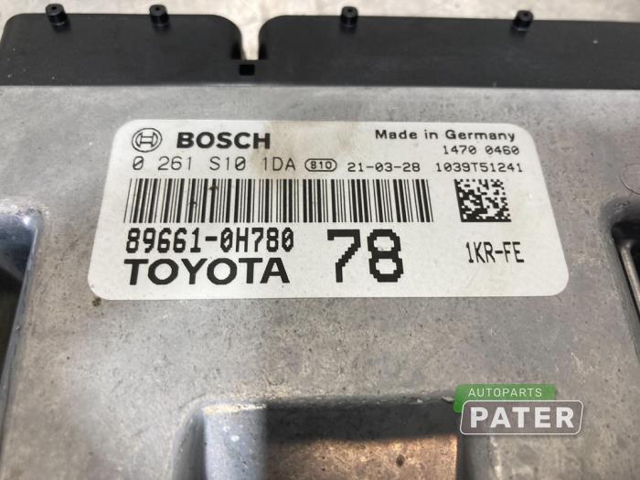 Ordinateur gestion moteur d'un Toyota Aygo (B40) 1.0 12V VVT-i 2021