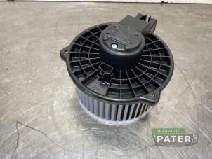 Usados Motor de ventilador de calefactor Mazda CX-5 (KE,GH) 2.0 SkyActiv-G 16V 2WD Precio € 47,25 Norma de margen ofrecido por Autoparts Pater