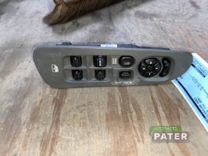 Usagé Commutateur combi vitres Dodge Ram 3500 Standard Cab (DR/DH/D1/DC/DM) 5.7 V8 Hemi 1500 4x4 Prix € 26,25 Règlement à la marge proposé par Autoparts Pater
