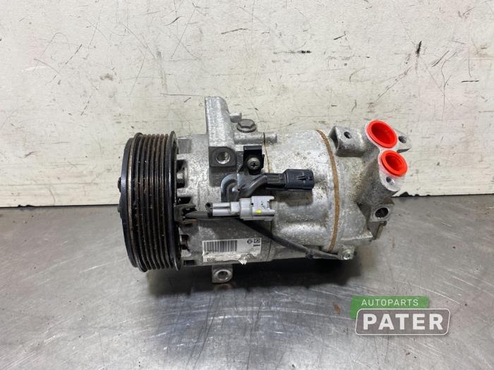 Usagé Pompe clim Renault Captur I (2R) 0.9 Energy TCE 12V Prix € 78,75 Règlement à la marge proposé par Autoparts Pater