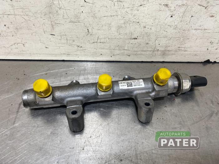 Fuel injector nozzle from a Audi Q7 (4MB/4MG) 3.0 TDI V6 24V e-tron plug-in hybrid 2018