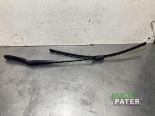 Used Front wiper arm Ford Focus 4 Wagon 1.5 EcoBlue 120 Price € 26,25 Margin scheme offered by Autoparts Pater