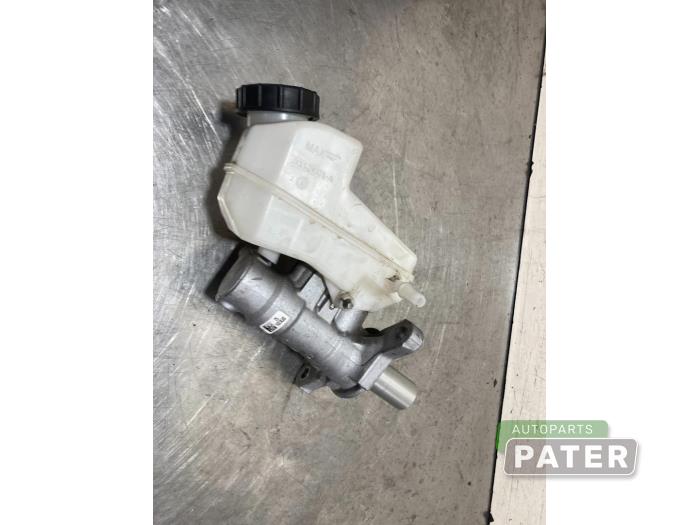 Master cylinder from a Ford Focus 4 Wagon 1.5 EcoBlue 120 2020