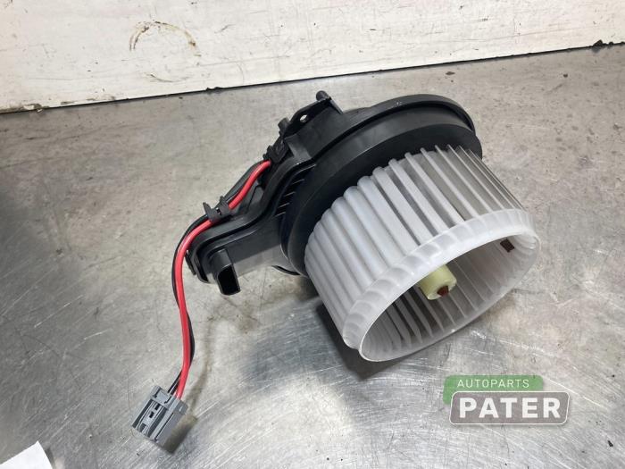Heating and ventilation fan motor from a Ford Focus 4 Wagon 1.5 EcoBlue 120 2020